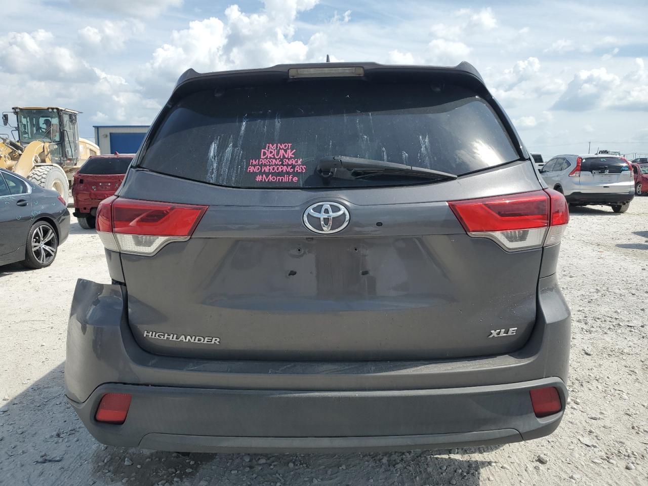 5TDKZRFH1KS554714 2019 Toyota Highlander Se