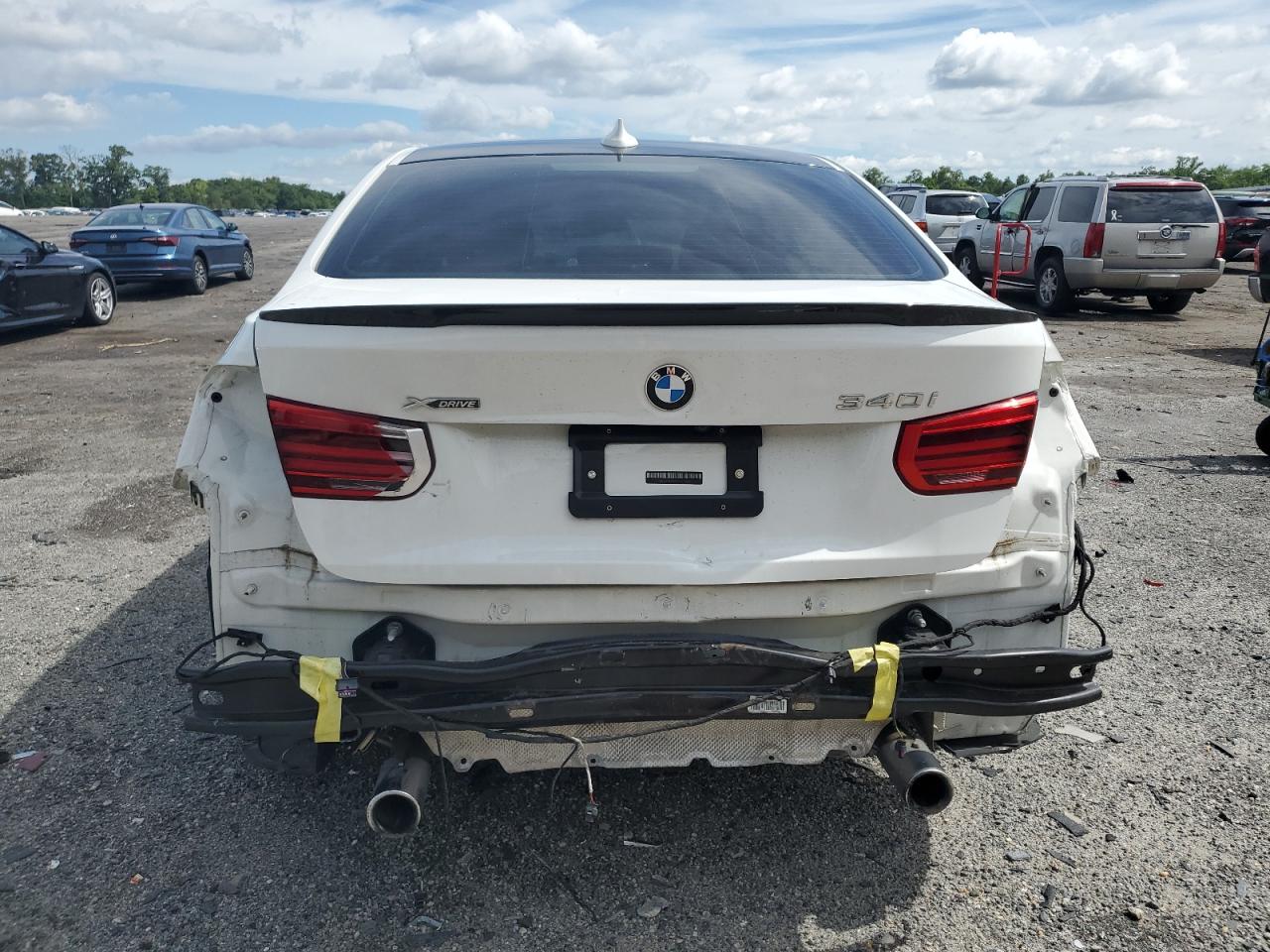 WBA8B7G50HNU37452 2017 BMW 340 Xi