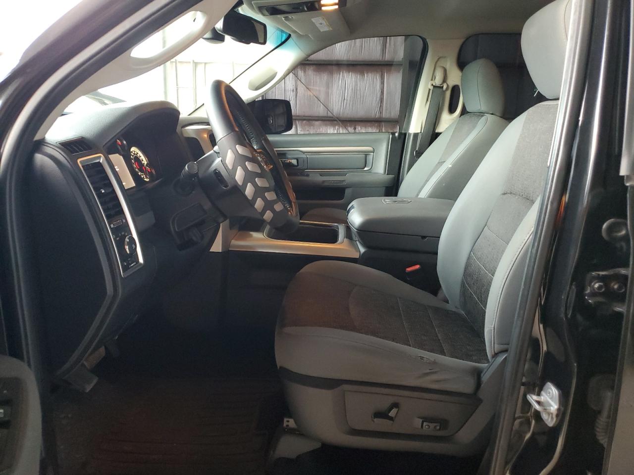 1C6RR6LT6GS169631 2016 Ram 1500 Slt