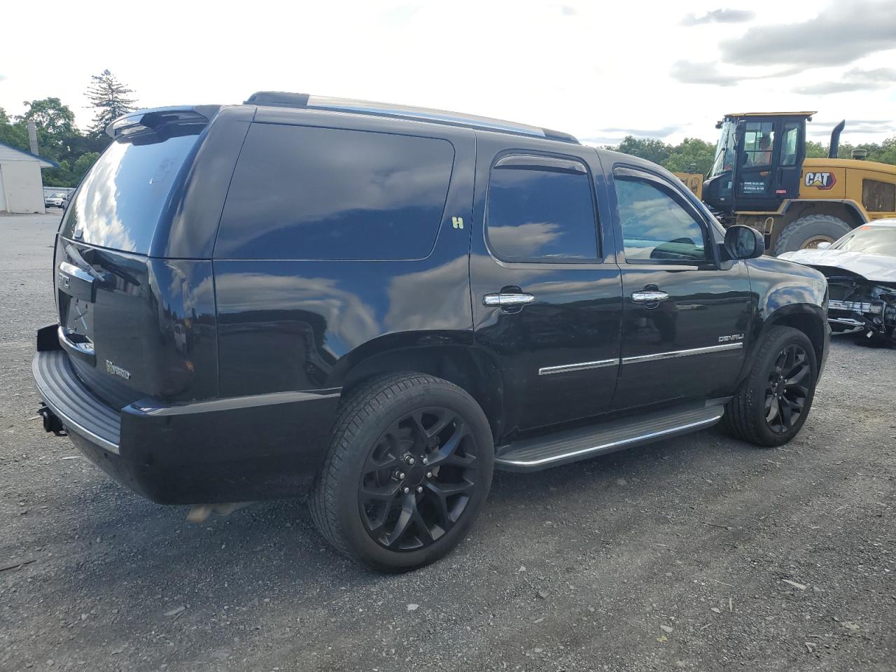 1GKS2GEJ0BR233215 2011 GMC Yukon Denali Hybrid