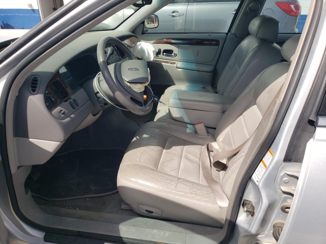 1LNHM81W52Y611389 2002 Lincoln Town Car Executive