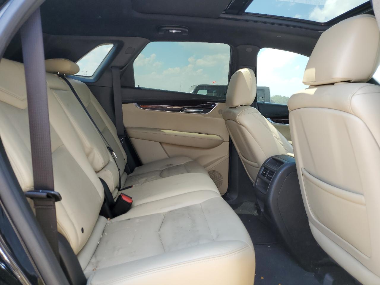 1GYKNCRS6HZ100556 2017 Cadillac Xt5 Premium Luxury