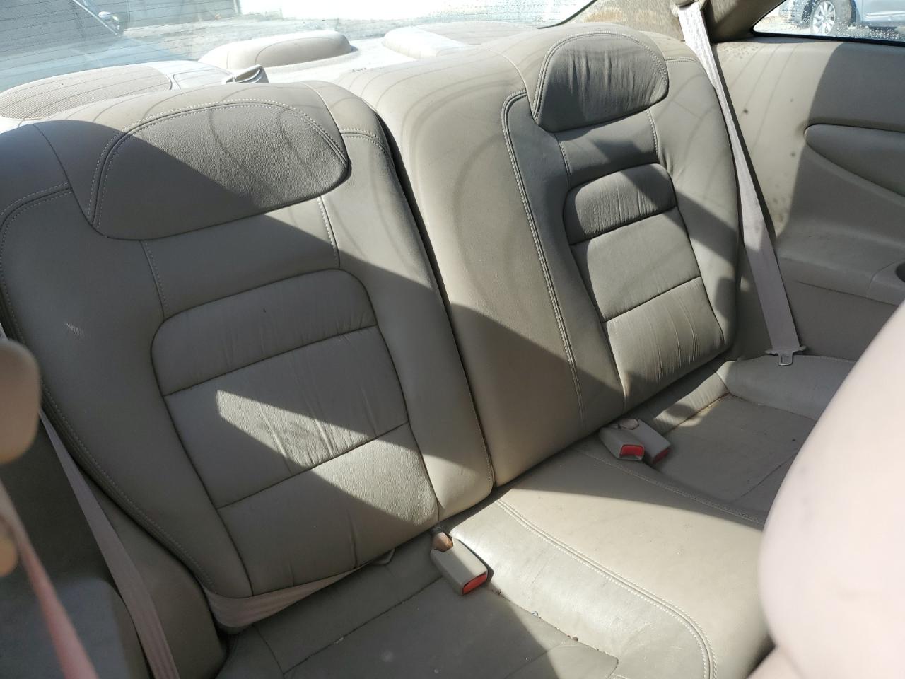 1HGCG2251YA032685 2000 Honda Accord Ex