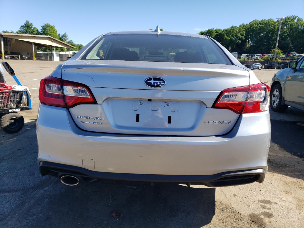 4S3BNAF6XJ3046186 2018 Subaru Legacy 2.5I Premium