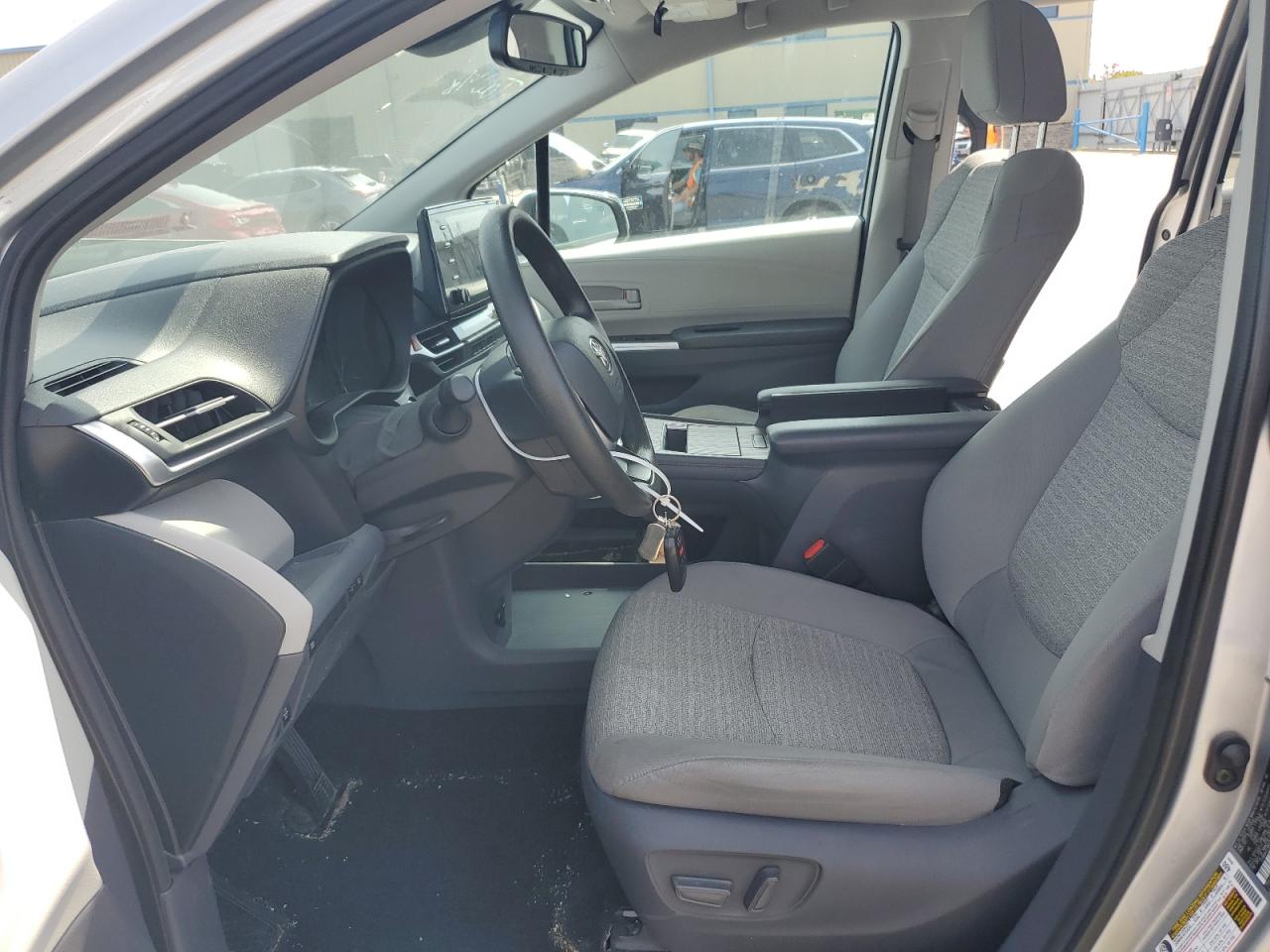 5TDBRKEC5MS066947 2021 Toyota Sienna Le