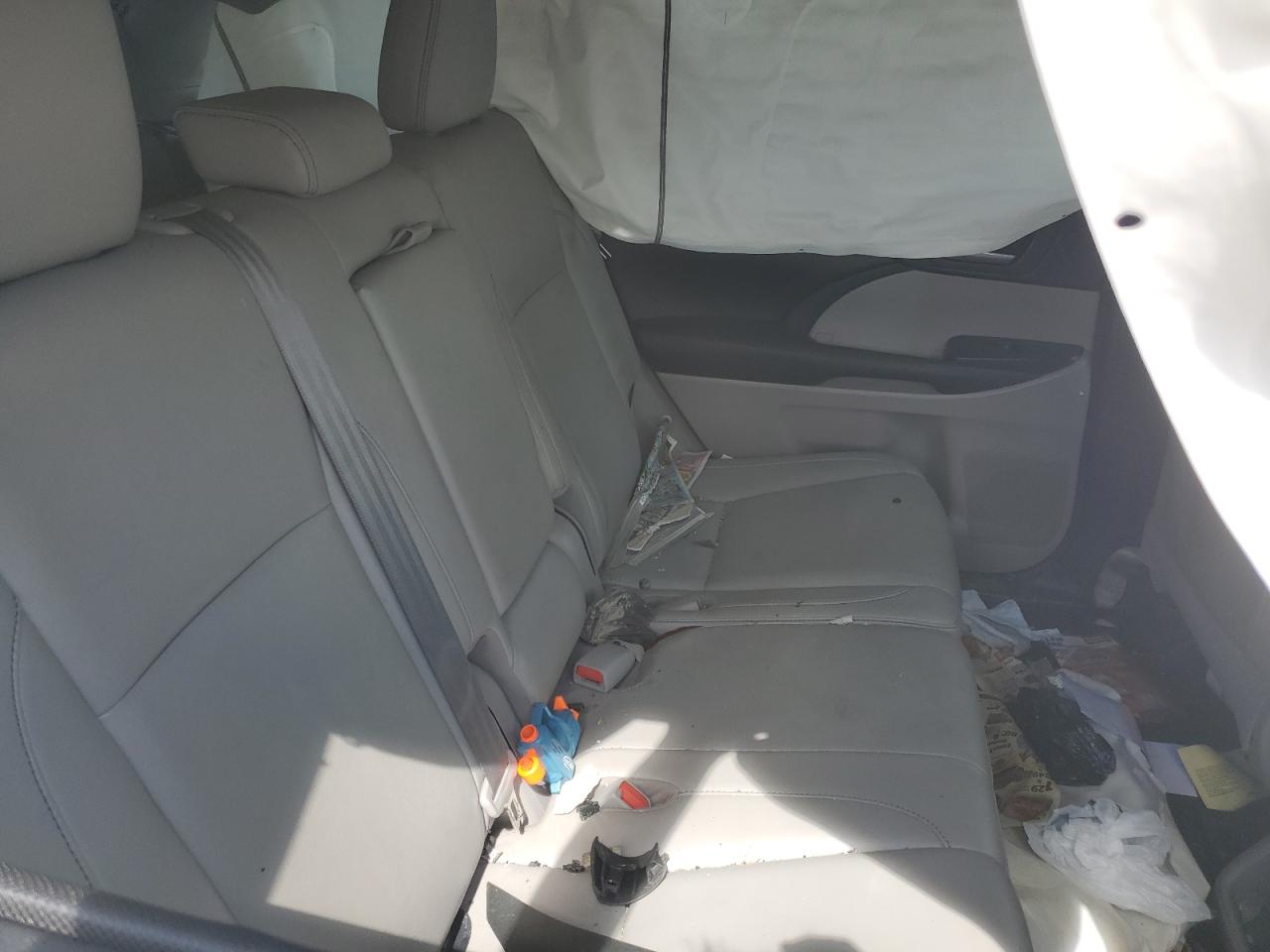 5TDJZRFH9HS520296 2017 Toyota Highlander Se