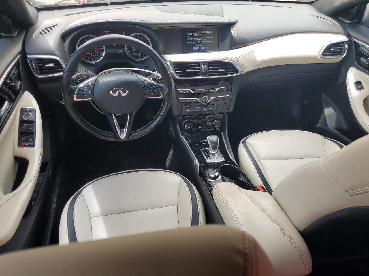 SJKCH5CP0JA043323 2018 Infiniti Qx30 Base