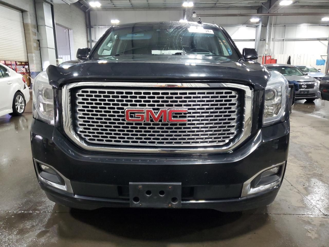 2017 GMC Yukon Xl Denali vin: 1GKS2HKJ3HR132690