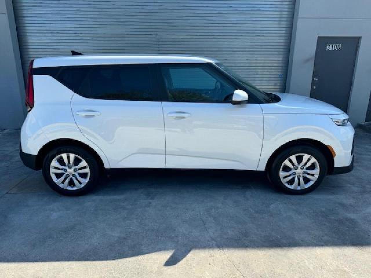 2020 Kia Soul Lx vin: KNDJ23AU2L7718792