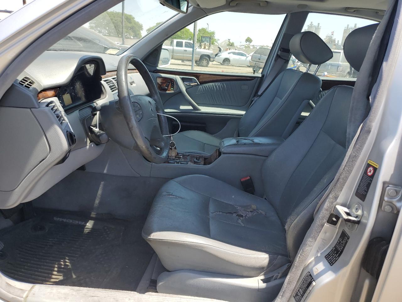 WDBJF65J41B272210 2001 Mercedes-Benz E 320