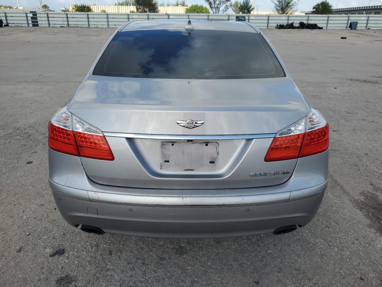 KMHGC4DF3BU119261 2011 Hyundai Genesis 4.6L