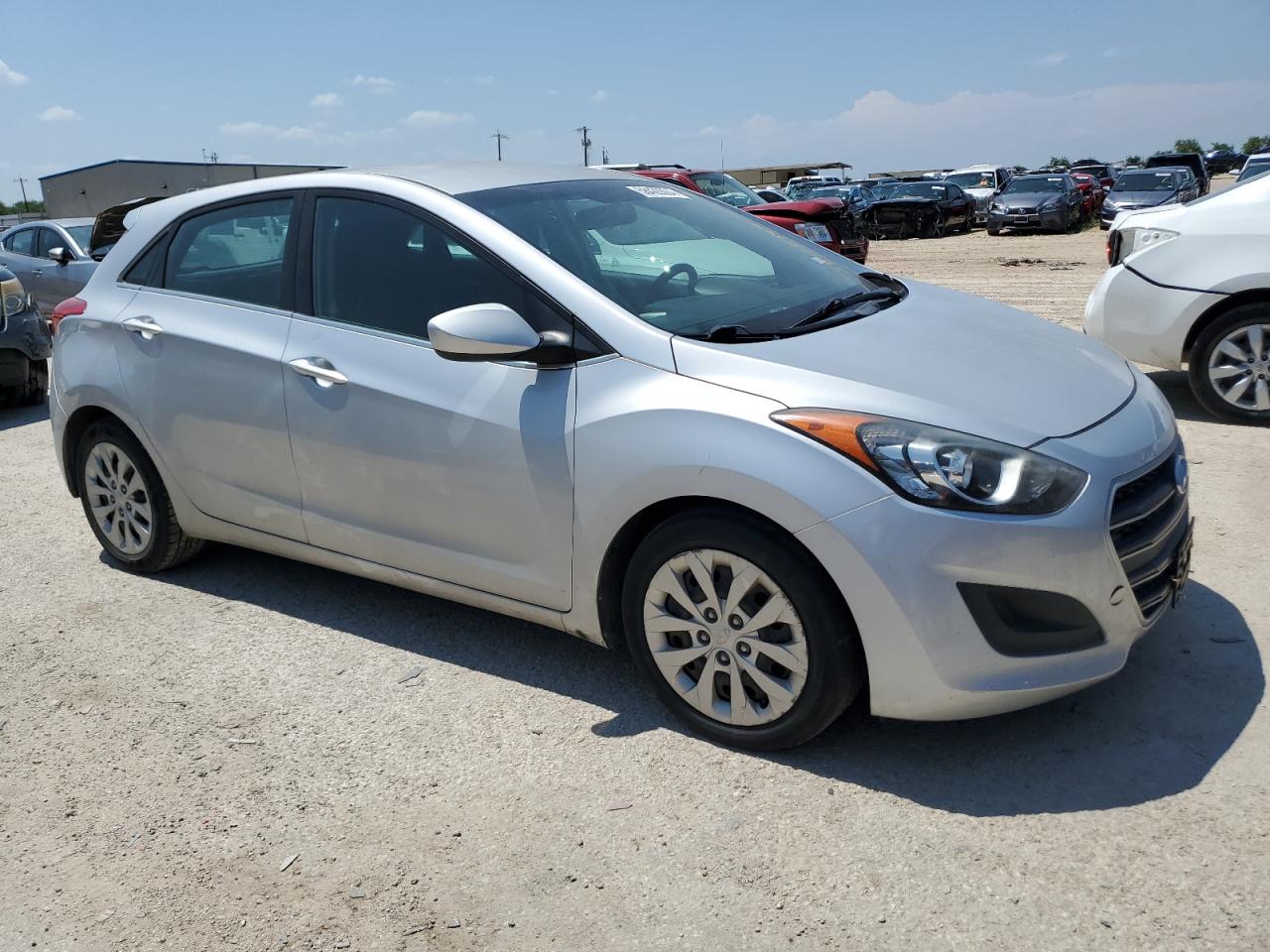 2017 Hyundai Elantra Gt vin: KMHD35LHXHU369892