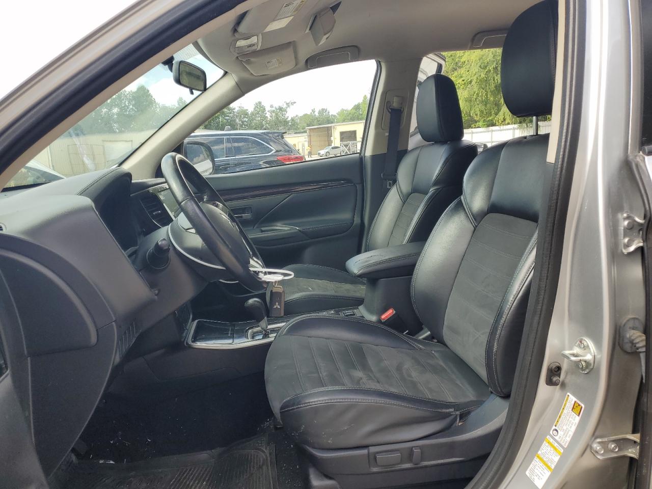 JA4AZ3A32KJ002022 2019 Mitsubishi Outlander Se