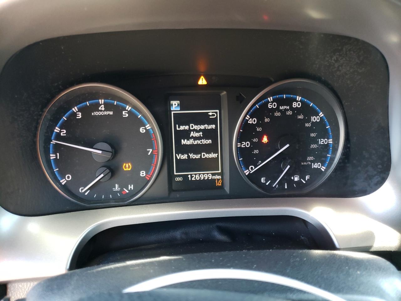 JTMZFREVXHJ125530 2017 Toyota Rav4 Le