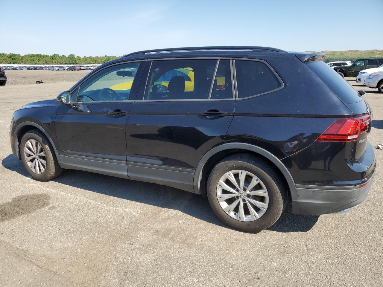 2018 Volkswagen Tiguan S vin: 3VV0B7AX3JM020368