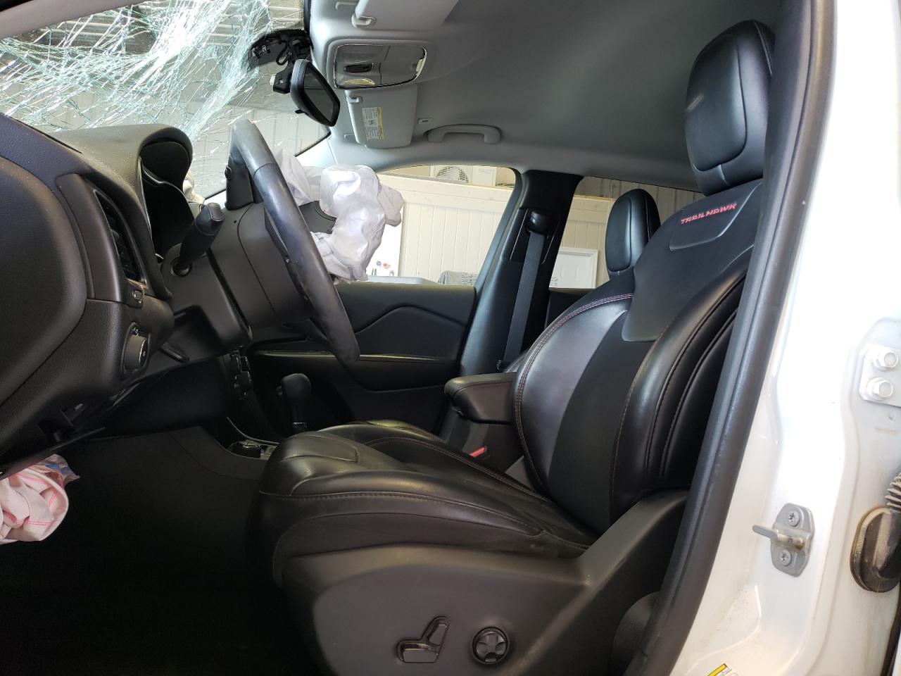 1C4PJMBX4KD115063 2019 Jeep Cherokee Trailhawk