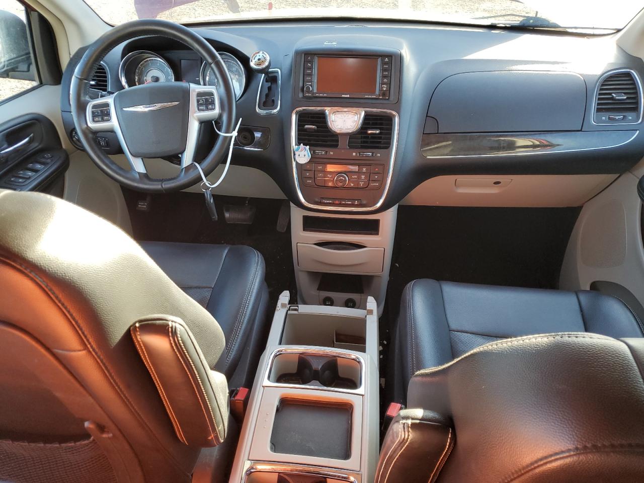 2A4RR8DG1BR704035 2011 Chrysler Town & Country Touring L