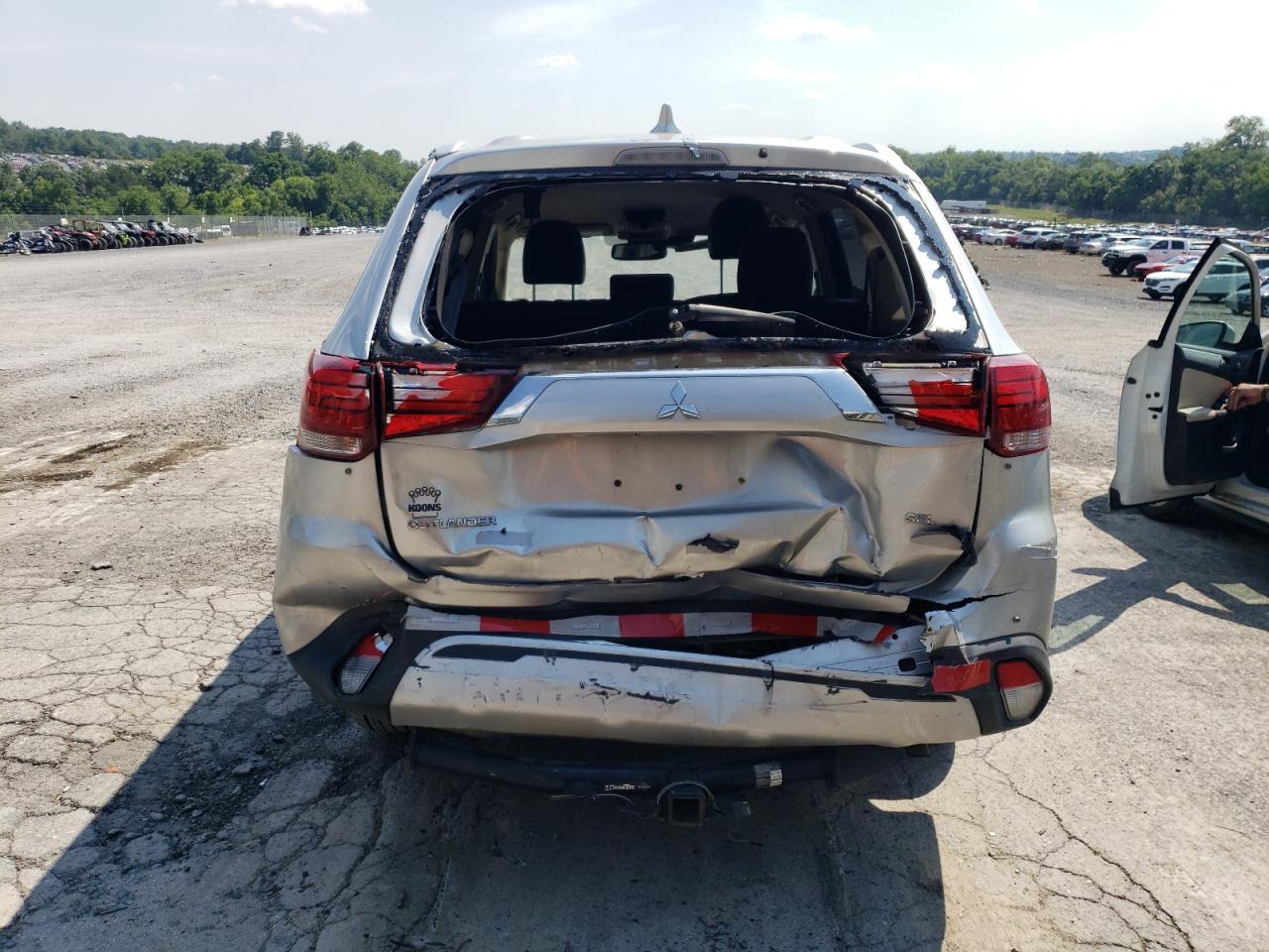 JA4AD3A39LZ034709 2020 Mitsubishi Outlander Se