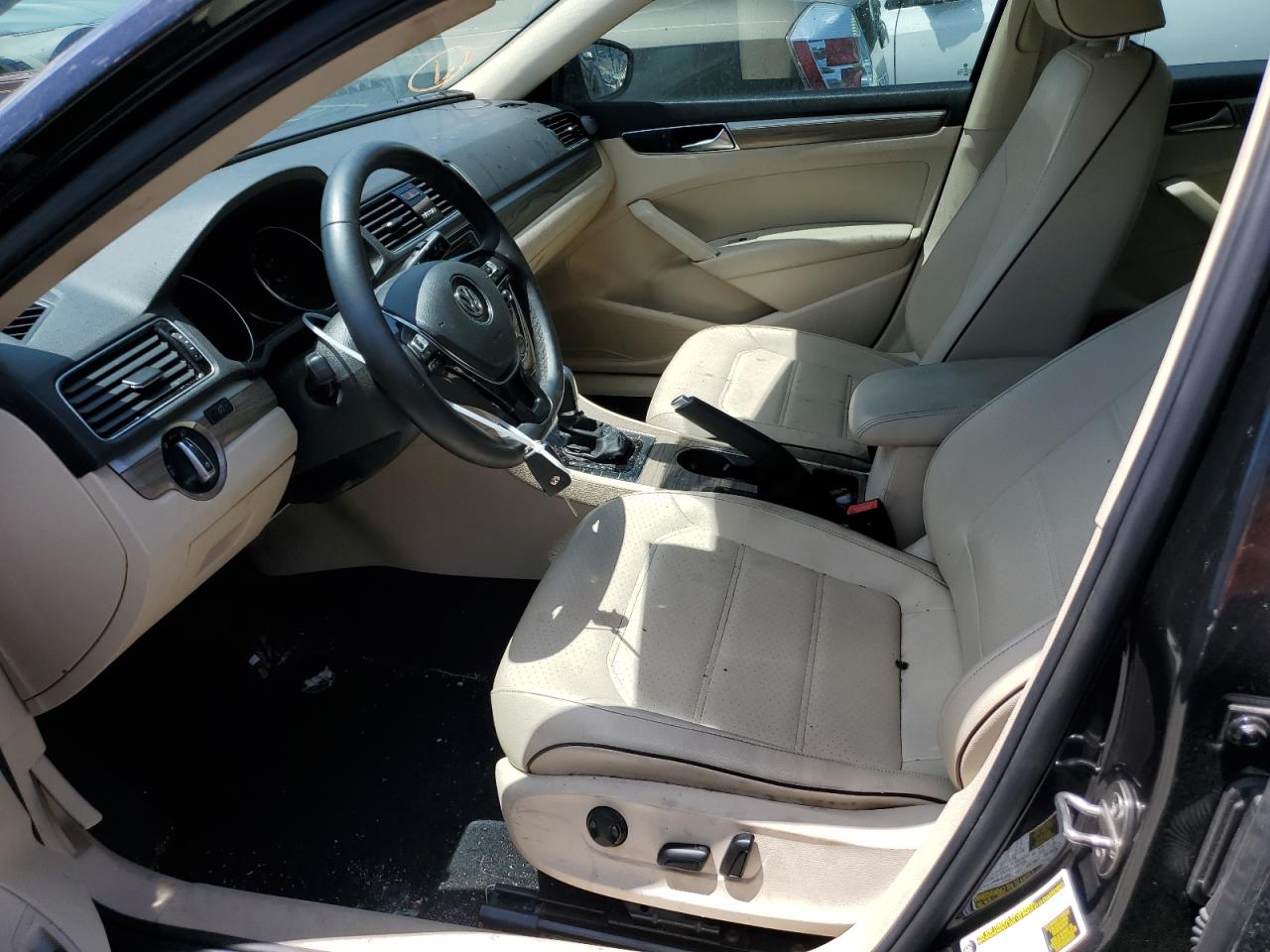 1VWBA7A36JC045450 2018 Volkswagen Passat Se