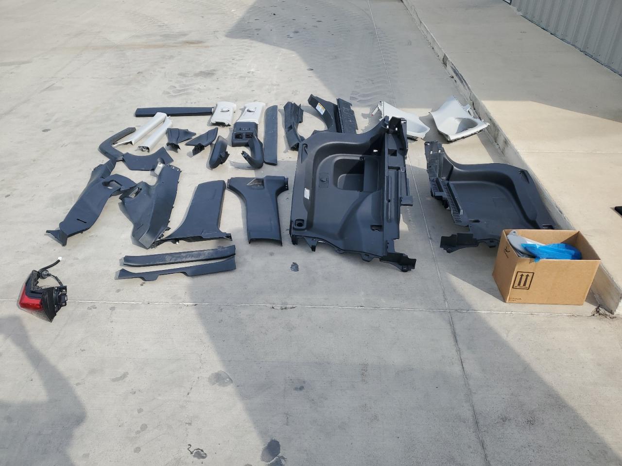 2T3C1RFV3MW176043 2021 Toyota Rav4 Xle Premium