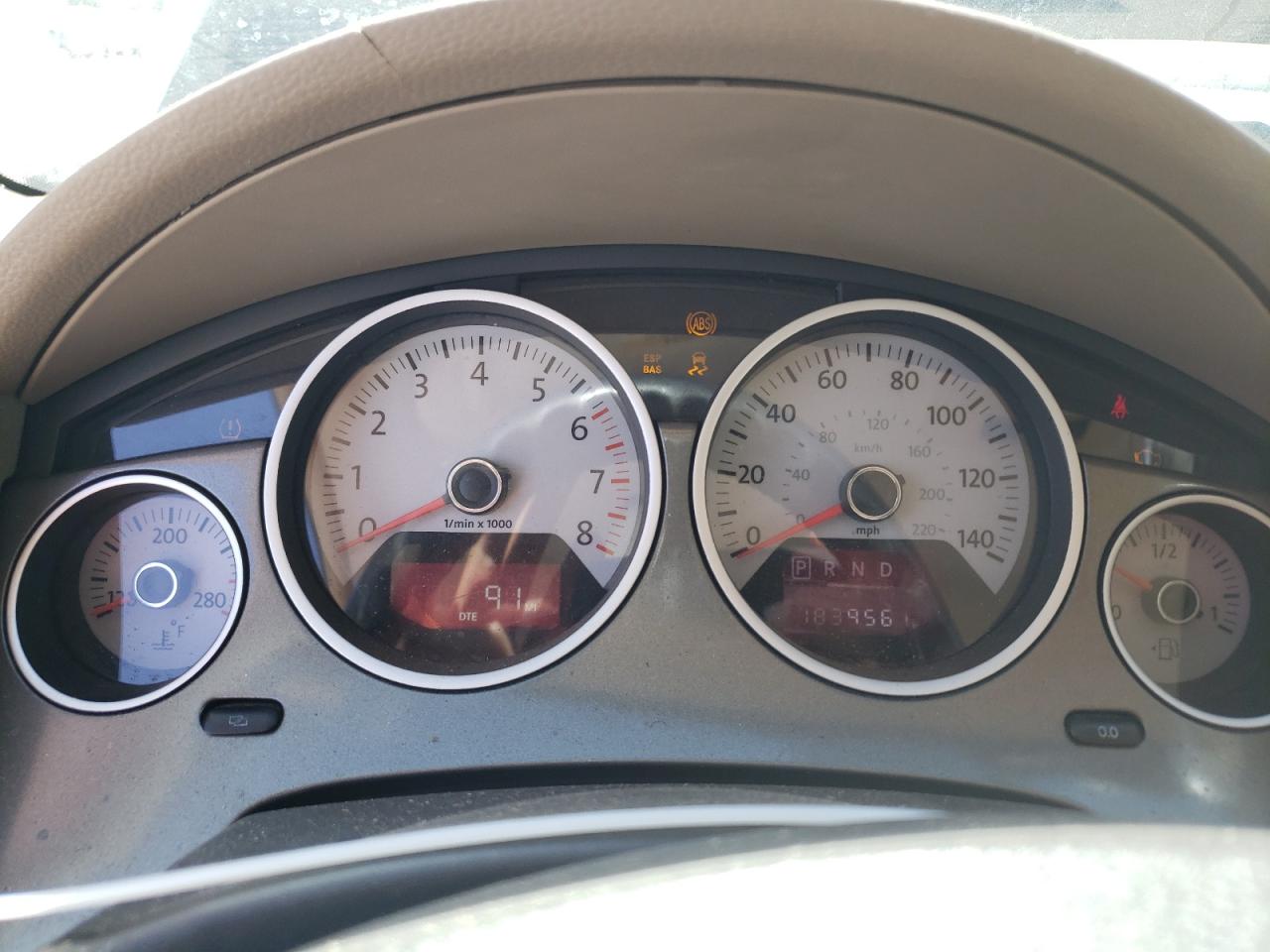 2V4RW3D10AR159186 2010 Volkswagen Routan Se