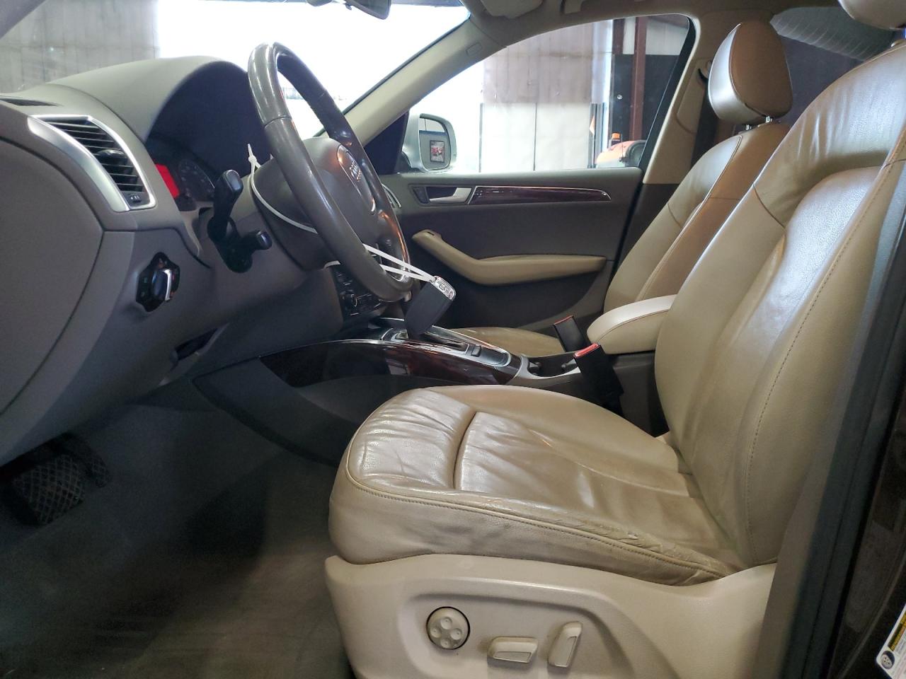 WA1CFAFP5BA044170 2011 Audi Q5 Premium