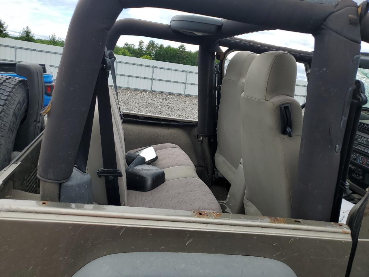 1J4FA39S64P720049 2004 Jeep Wrangler X