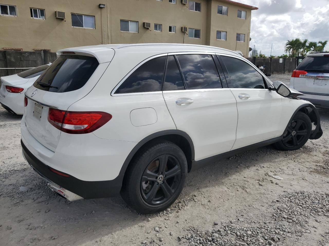 2019 Mercedes-Benz Glc 300 vin: WDC0G4JB3K1005011