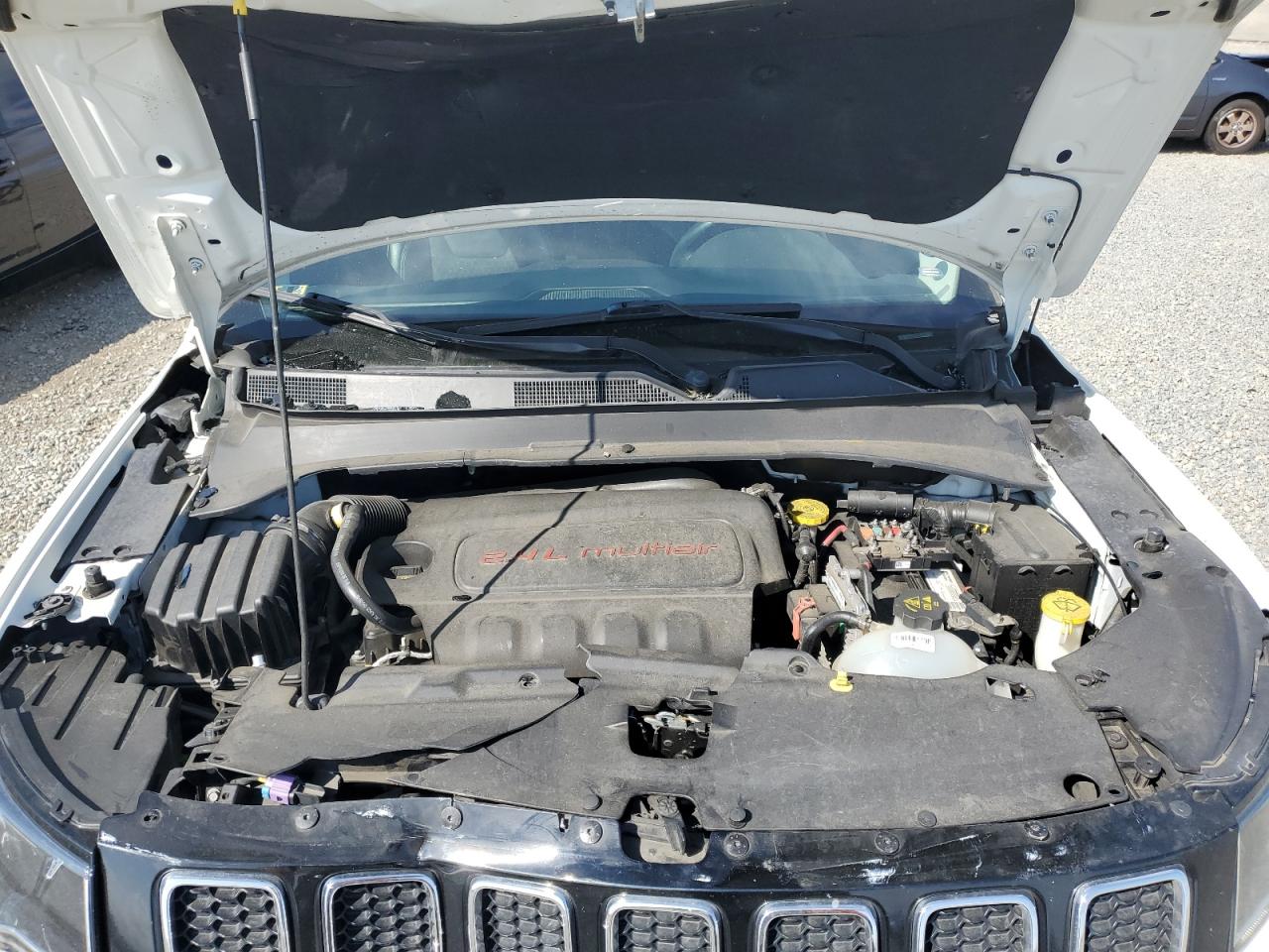 3C4NJCBB3JT257015 2018 Jeep Compass Latitude