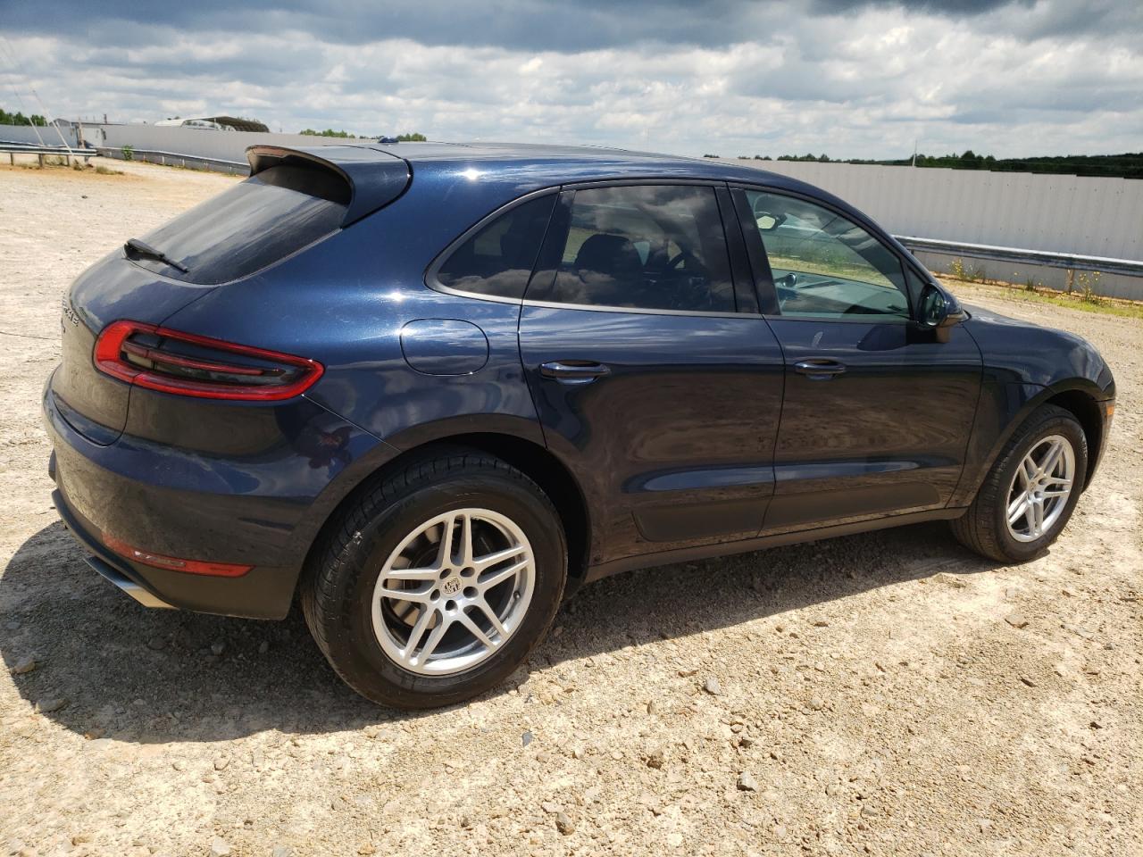 WP1AA2A54JLB22379 2018 Porsche Macan