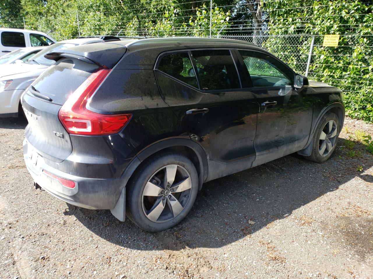 Lot #2641032176 2021 VOLVO XC40 T5 MO