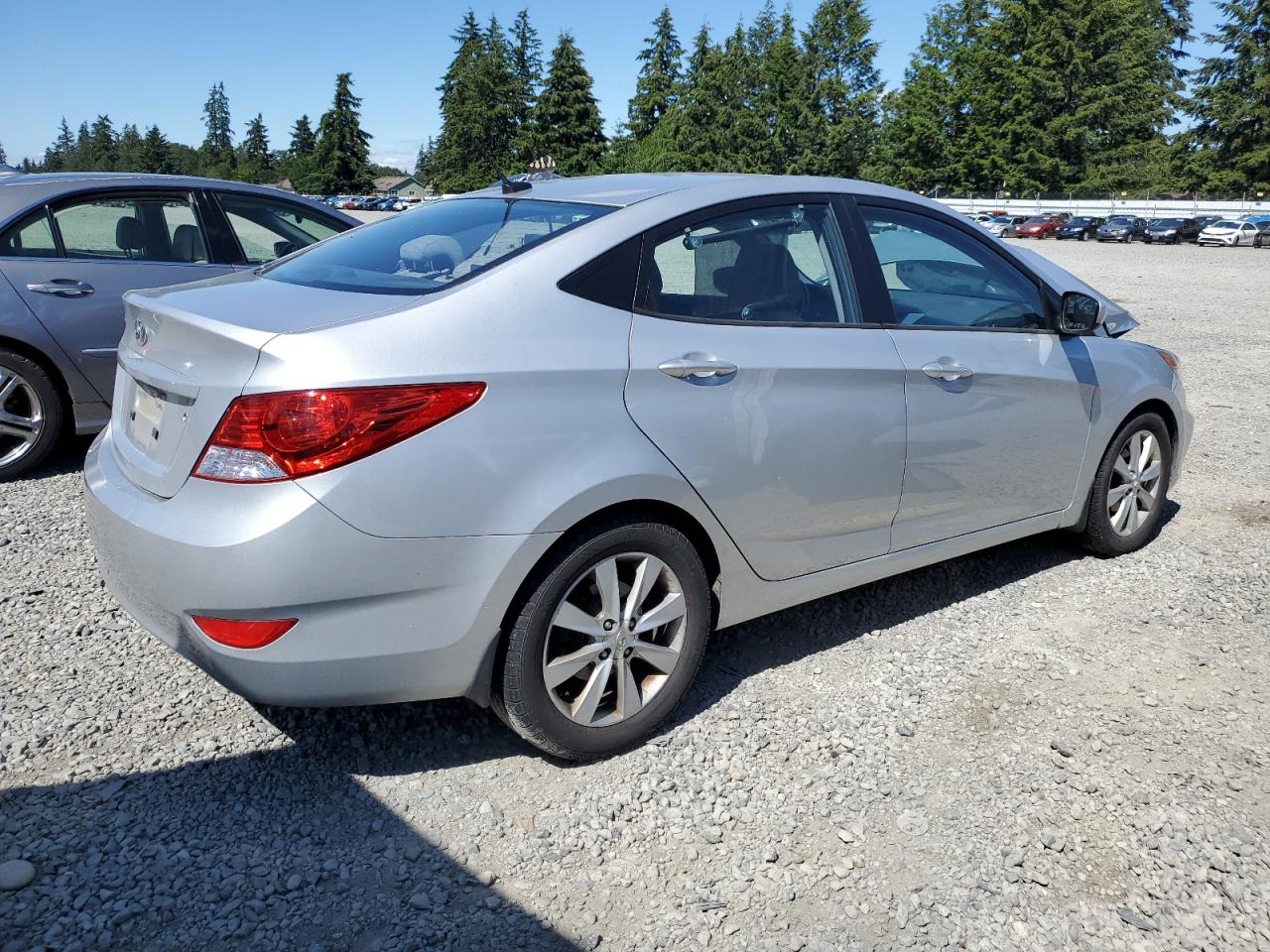 KMHCU4AE6DU325801 2013 Hyundai Accent Gls