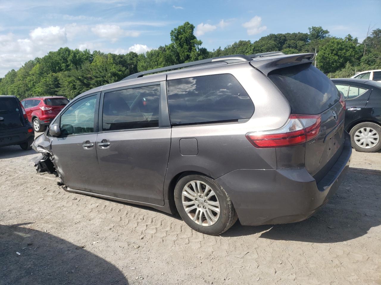 5TDYK3DC7GS716999 2016 Toyota Sienna Xle