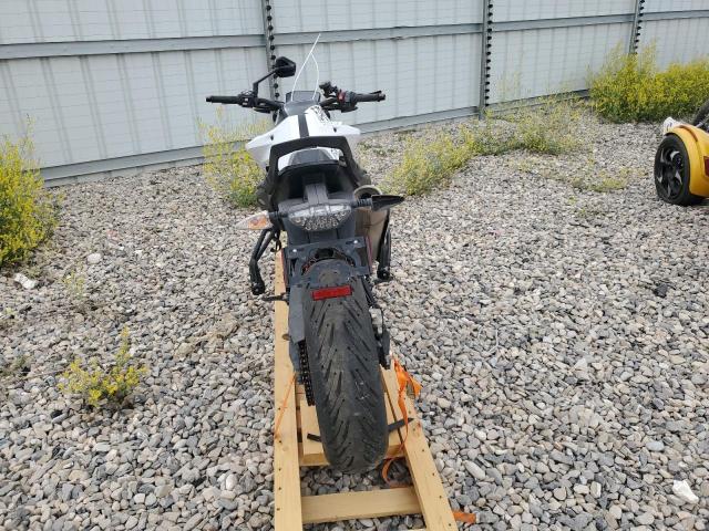 2021 KTM 890 DUKE R VBKTU9403MM805875