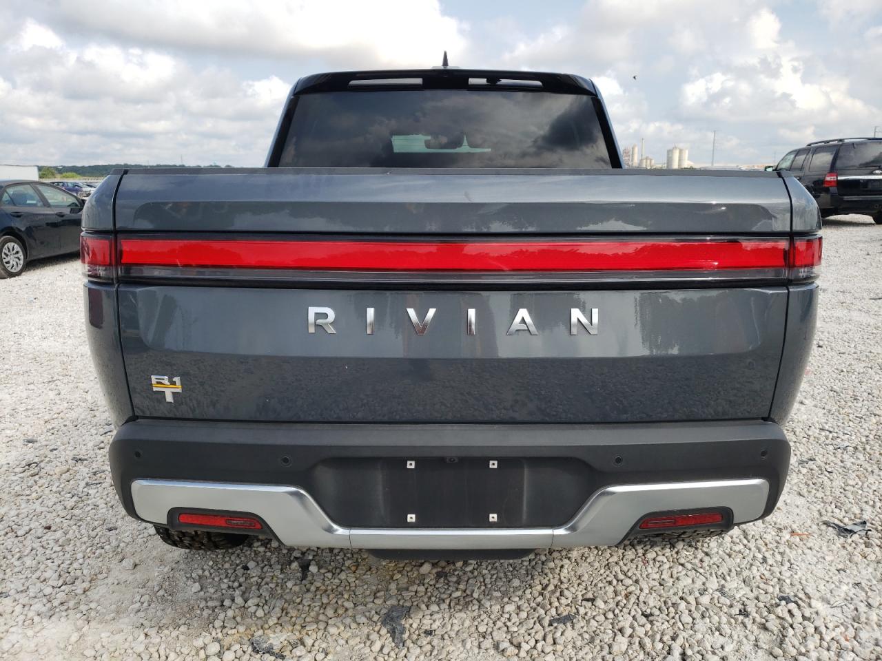 RIVIAN R1T ADVENTURE