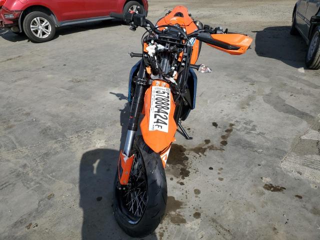 2023 KTM 690 SMC R VBKLSV404PM752977