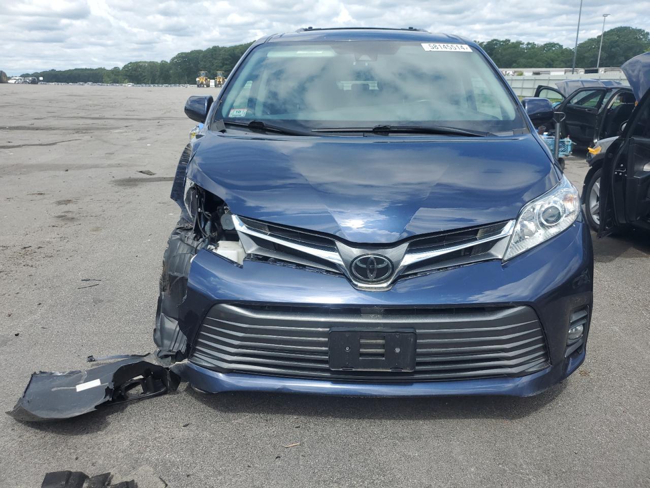 5TDDZ3DC0LS237585 2020 Toyota Sienna Xle