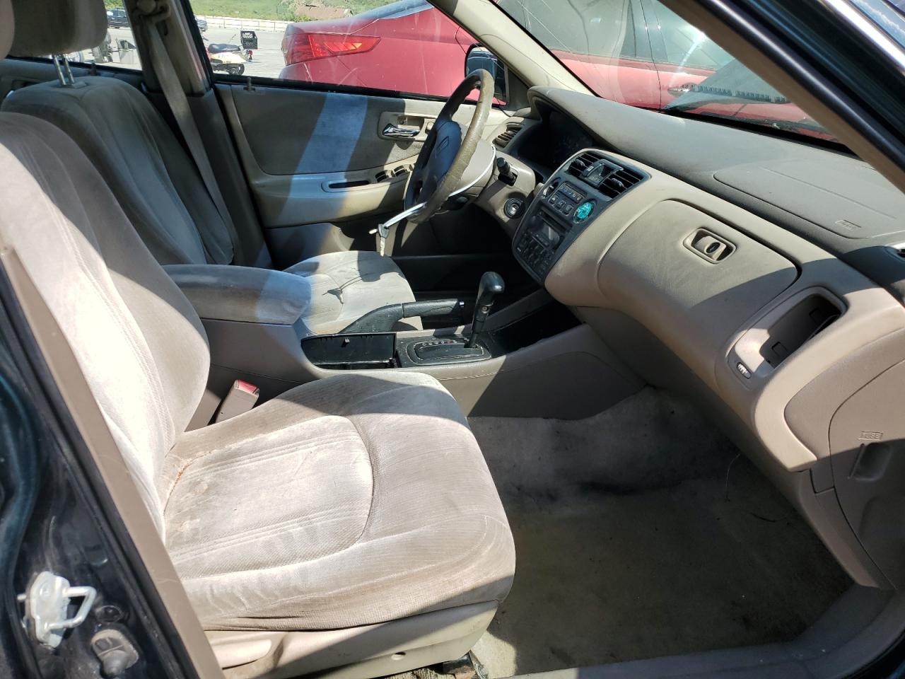1HGCG6657YA040582 2000 Honda Accord Lx