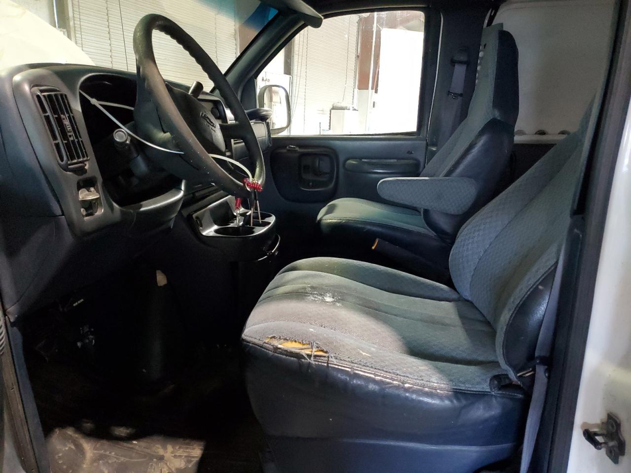 1GCGG25R0Y1243729 2000 Chevrolet Express G2500