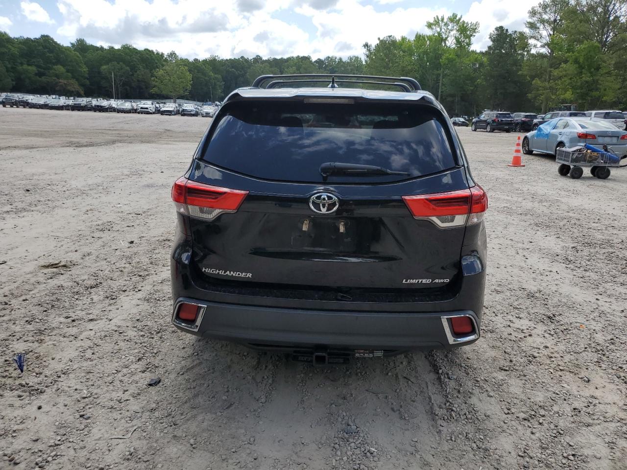 5TDDZRFH2JS812519 2018 Toyota Highlander Limited