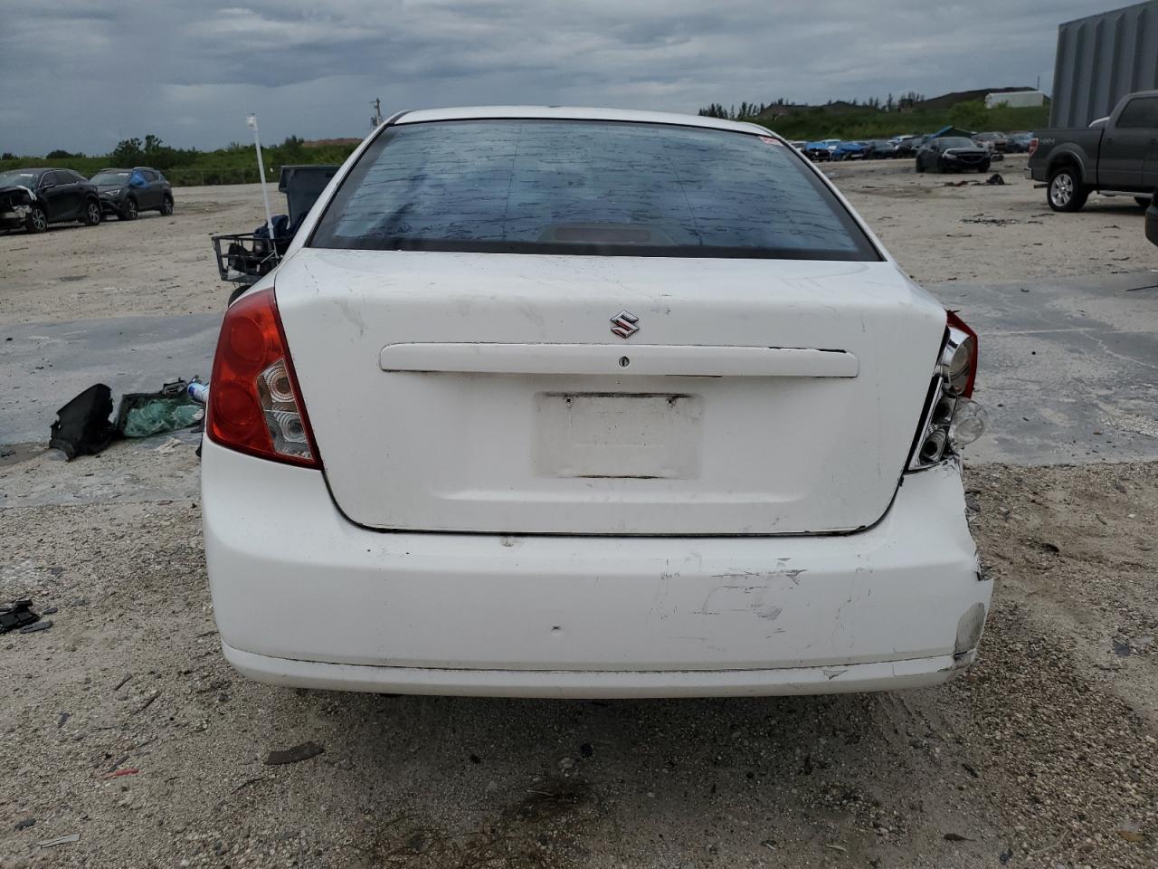 KL5JD56Z78K833215 2008 Suzuki Forenza Base