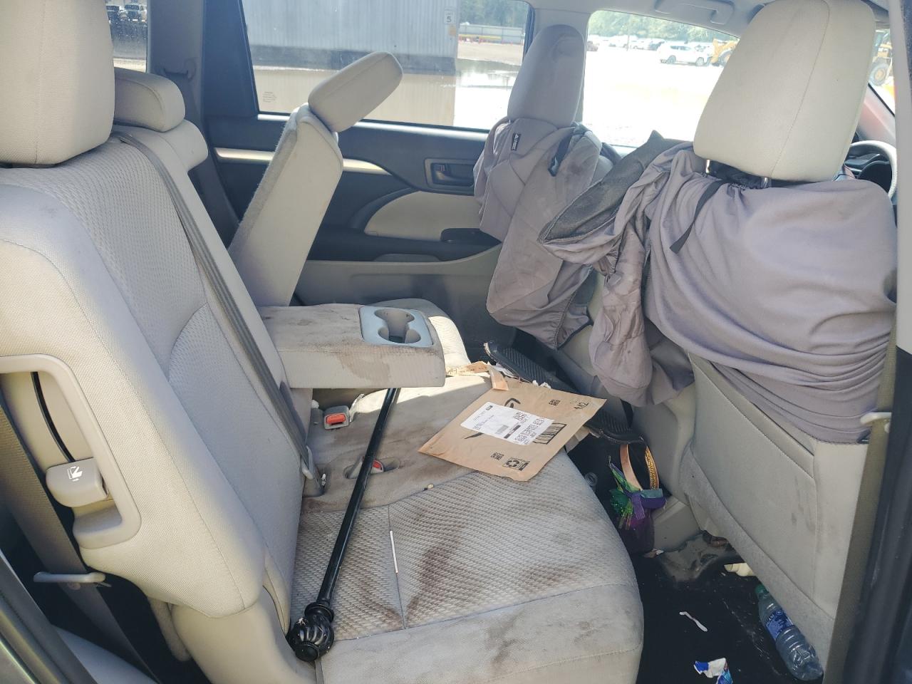 5TDZZRFH2KS290966 2019 Toyota Highlander Le