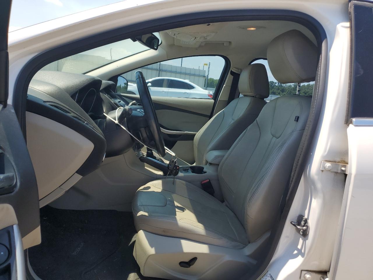 1FAHP3M28CL408525 2012 Ford Focus Sel