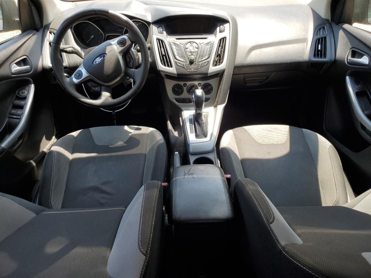 1FAHP3F20CL261727 2012 Ford Focus Se