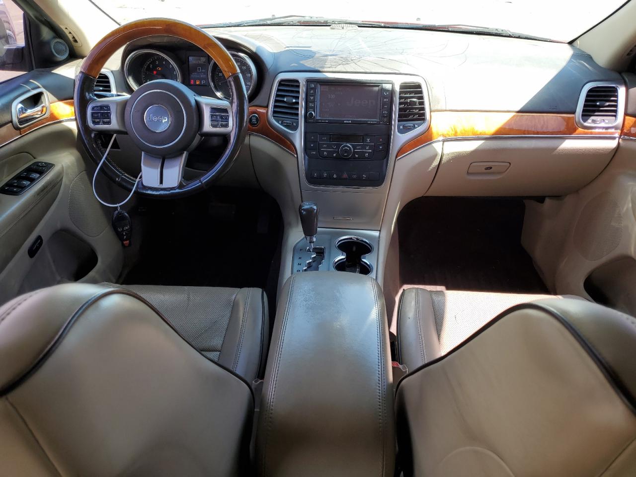 1J4RR6GT2BC560579 2011 Jeep Grand Cherokee Overland