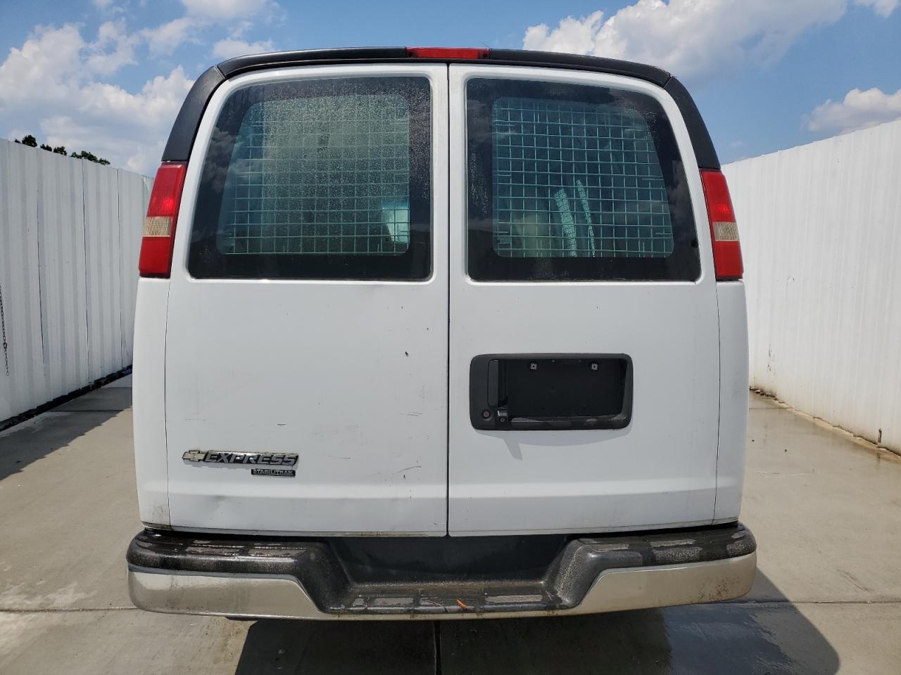 1GCWGFCF8F1107566 2015 Chevrolet Express G2500