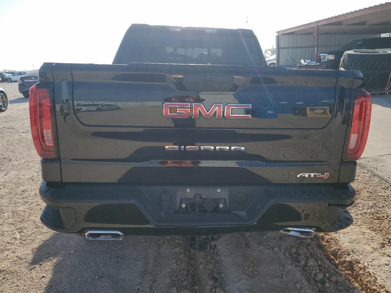 2022 GMC Sierra K1500 At4 vin: 1GTUUEET4NZ617992