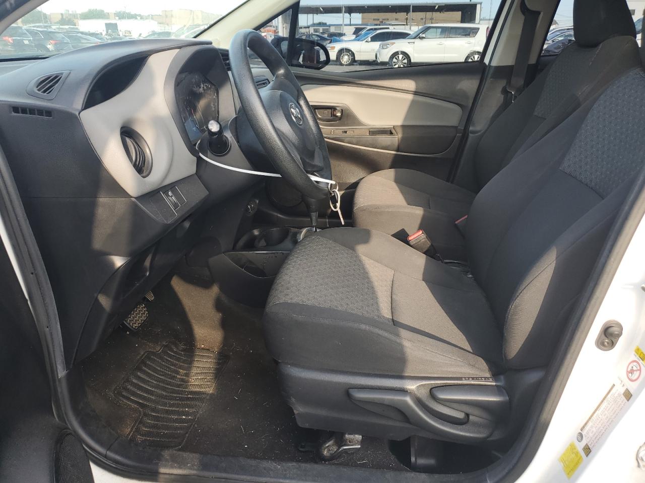 VNKKTUD39FA041782 2015 Toyota Yaris