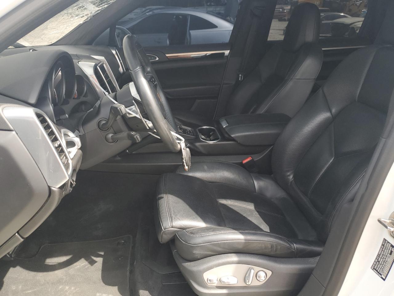 WP1AA2A26HKA88225 2017 Porsche Cayenne