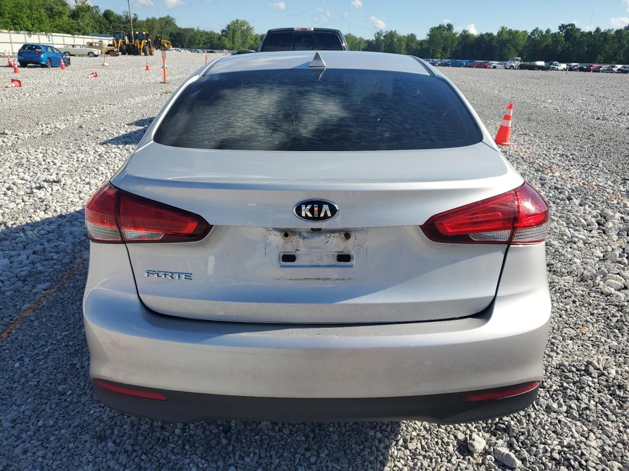 3KPFL4A73JE257327 2018 Kia Forte Lx
